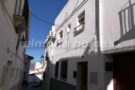 Casa Joaquin: Stadswoning te koop in Seron, Almeria