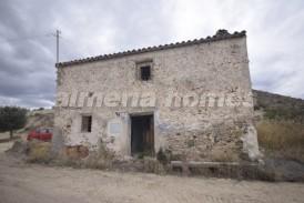 Cortijo Caballo: Country House for sale in Arboleas, Almeria