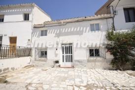 Casa Martine: Village House for sale in Cela, Almeria