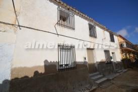 Casa Warren: Casa Adosado en venta en Oria, Almeria