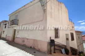 Casa Sorpresa: Village House for sale in Somontin, Almeria