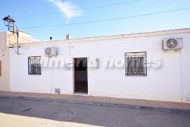 Casa Calurosa: Village House for sale in La Alfoquia, Almeria