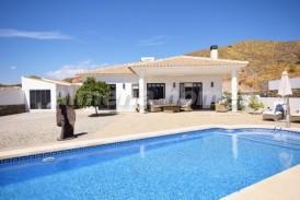 Villa Spring: Villa en venta en Arboleas, Almeria