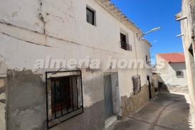 Casa Europa: Town House for sale in Somontin, Almeria