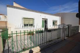 Casa Heroes: Village House for sale in La Alfoquia, Almeria
