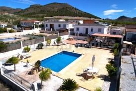 Villa Pera: Villa en venta en Oria, Almeria