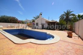Villa Peach: Villa en venta en Arboleas, Almeria