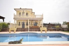 Villa Millie: Villa en venta en Arboleas, Almeria