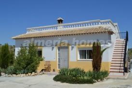 Villa Margen: Villa for sale in Oria, Almeria